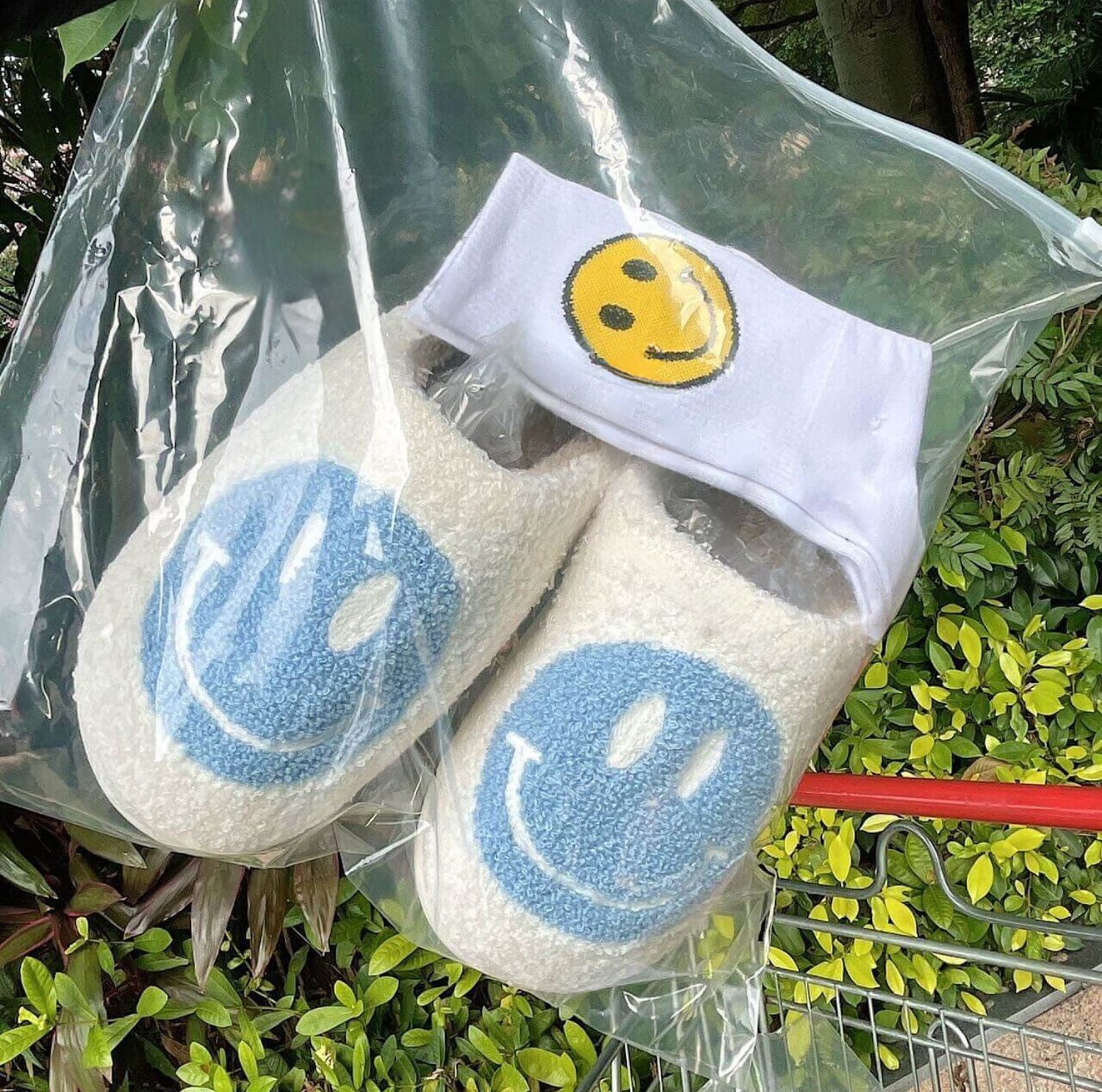 Serenosole™ HappySteps Smiley-Badelatschen | Bring ein Lächeln in jeden Schritt mit gemütlichem Komfort! (1+1 GRATIS)
