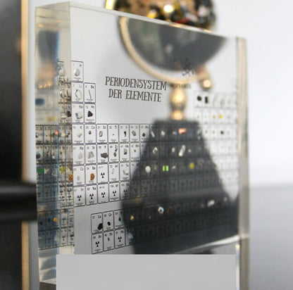Serenosole™ PureElements | 83 echte Elemente, atemberaubend präsentiert und mit brillantem Licht zum Leben erweckt | Ultimative Element-Ausstellung 2025