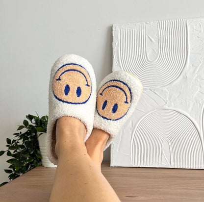 Serenosole™ HappySteps Smiley-Badelatschen | Bring ein Lächeln in jeden Schritt mit gemütlichem Komfort! (1+1 GRATIS)