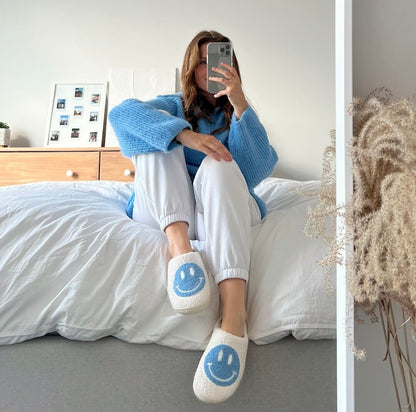 Serenosole™ HappySteps Smiley-Badelatschen | Bring ein Lächeln in jeden Schritt mit gemütlichem Komfort! (1+1 GRATIS)