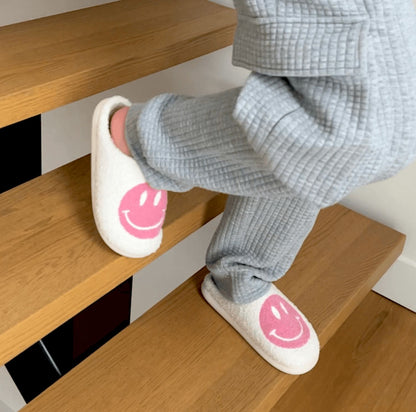 Serenosole™ HappySteps Smiley-Badelatschen | Bring ein Lächeln in jeden Schritt mit gemütlichem Komfort! (1+1 GRATIS)
